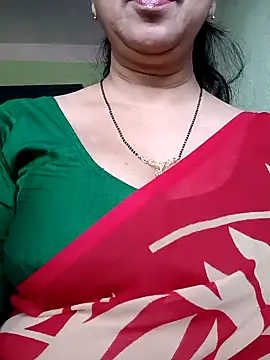 Snapshot of Rosy-B chatting on 01-22-25, 09:57 Rosy-B online show from 01-22-25, 09:57