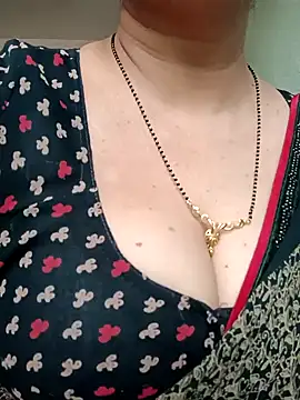 Snapshot of Rosy-B chatting on 01-23-25, 09:50 Rosy-B online show from 01-23-25, 09:50