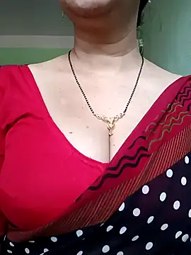 Snapshot of Rosy-B chatting on 01-29-25, 10:05 Rosy-B online show from 01-29-25, 10:05