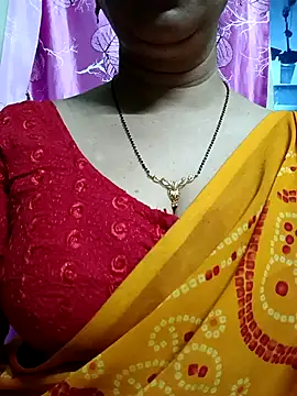 Snapshot of Rosy-B chatting on 02-08-25, 12:28 Rosy-B online show from 02-08-25, 12:28