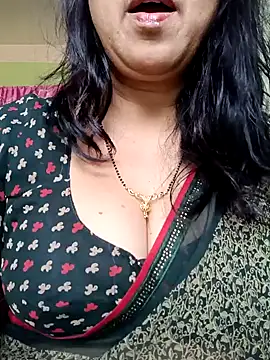 Snapshot of Rosy-B chatting on 02-09-25, 10:20 Rosy-B online show from 02-09-25, 10:20