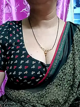 Snapshot of Rosy-B chatting on 02-18-25, 12:26 Rosy-B online show from 02-18-25, 12:26