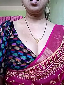 Snapshot of Rosy-B chatting on 03-04-25, 09:40 Rosy-B online show from 03-04-25, 09:40