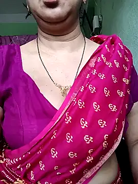 Snapshot of Rosy-B chatting on 09-11-25, 12:44 Rosy-B online show from 09-11-25, 12:44
