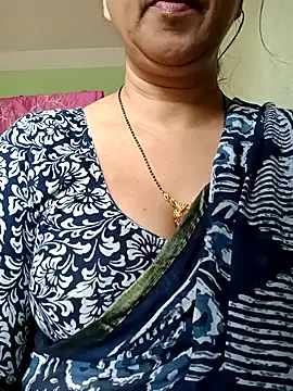 Snapshot of Rosy-B chatting on 10-04-25, 12:52 Rosy-B online show from 10-04-25, 12:52