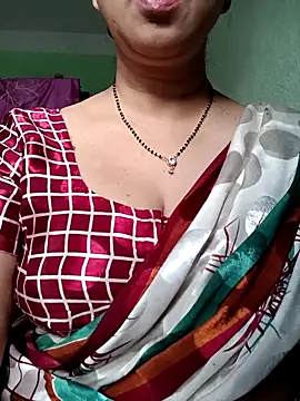 Snapshot of Rosy-B chatting on 10-12-25, 12:42 Rosy-B online show from 10-12-25, 12:42