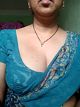 Snapshot of Rosy-B chatting on 10-27-25, 12:36 Rosy-B online show from 10-27-25, 12:36