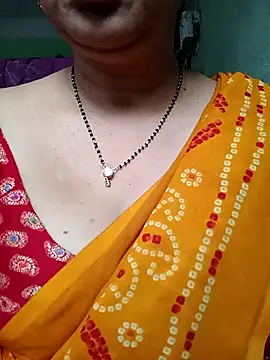 Snapshot of Rosy-B chatting on 10-28-25, 12:25 Rosy-B online show from 10-28-25, 12:25