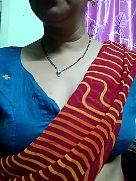 Snapshot of Rosy-B chatting on 10-28-25, 09:28 Rosy-B online show from 10-28-25, 09:28