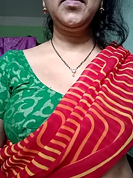 Snapshot of Rosy-B chatting on 10-29-25, 09:33 Rosy-B online show from 10-29-25, 09:33