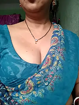 Snapshot of Rosy-B chatting on 11-06-25, 12:33 Rosy-B online show from 11-06-25, 12:33