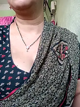 Snapshot of Rosy-B chatting on 11-08-25, 09:31 Rosy-B online show from 11-08-25, 09:31