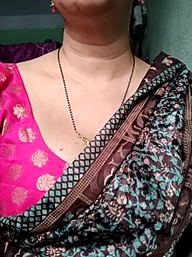 Snapshot of Rosy-B chatting on 11-13-25, 12:42 Rosy-B online show from 11-13-25, 12:42