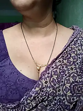 Snapshot of Rosy-B chatting on 11-14-25, 12:31 Rosy-B online show from 11-14-25, 12:31