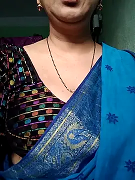 Snapshot of Rosy-B chatting on 11-16-25, 12:38 Rosy-B online show from 11-16-25, 12:38