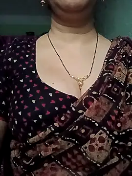 Snapshot of Rosy-B chatting on 11-30-25, 12:36 Rosy-B online show from 11-30-25, 12:36