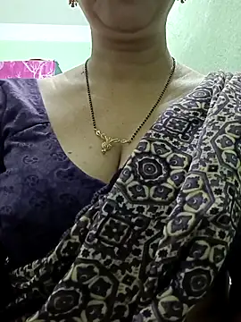 Snapshot of Rosy-B chatting on 12-17-25, 12:38 Rosy-B online show from 12-17-25, 12:38