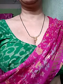 Snapshot of Rosy-B chatting on 12-18-25, 09:37 Rosy-B online show from 12-18-25, 09:37