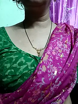 Snapshot of Rosy-B chatting on 12-19-25, 12:28 Rosy-B online show from 12-19-25, 12:28