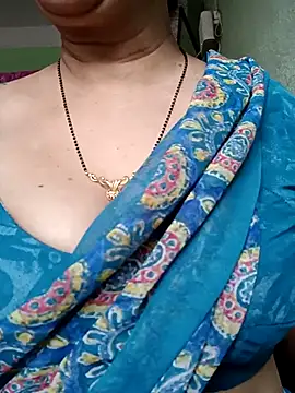 Snapshot of Rosy-B chatting on 12-23-25, 10:02 Rosy-B online show from 12-23-25, 10:02