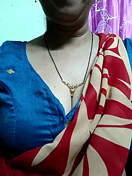 Snapshot of Rosy-B chatting on 01-18-26, 12:47 Rosy-B online show from 01-18-26, 12:47