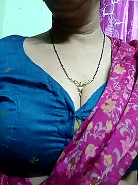 Snapshot of Rosy-B chatting on 02-05-26, 09:41 Rosy-B online show from 02-05-26, 09:41