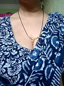 Snapshot of Rosy-B chatting on 02-07-26, 10:52 Rosy-B online show from 02-07-26, 10:52