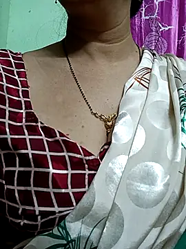 Snapshot of Rosy-B chatting on 02-11-26, 10:15 Rosy-B online show from 02-11-26, 10:15