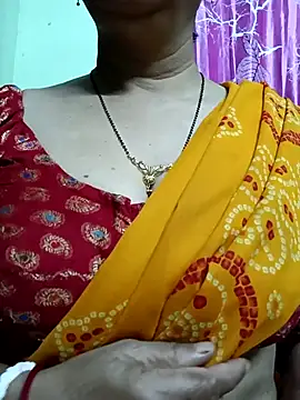 Snapshot of Rosy-B chatting on 02-13-26, 10:39 Rosy-B online show from 02-13-26, 10:39