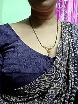 Snapshot of Rosy-B chatting on 02-18-26, 09:33 Rosy-B online show from 02-18-26, 09:33