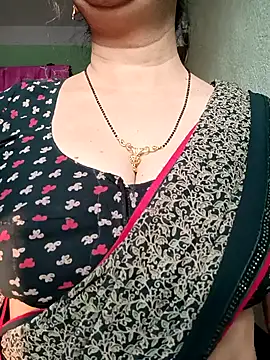 Snapshot of Rosy-B chatting on 02-26-26, 01:15 Rosy-B online show from 02-26-26, 01:15