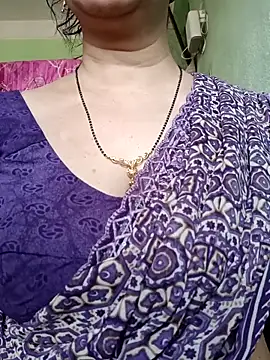 Snapshot of Rosy-B chatting on 02-27-26, 09:42 Rosy-B online show from 02-27-26, 09:42