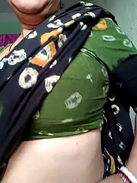 Snapshot of Rosy-B chatting on 02-28-26, 12:55 Rosy-B online show from 02-28-26, 12:55