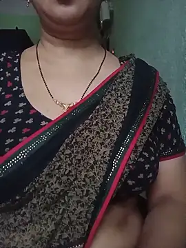 Snapshot of Rosy-B chatting on 07-01-26, 12:01 Rosy-B online show from 07-01-26, 12:01