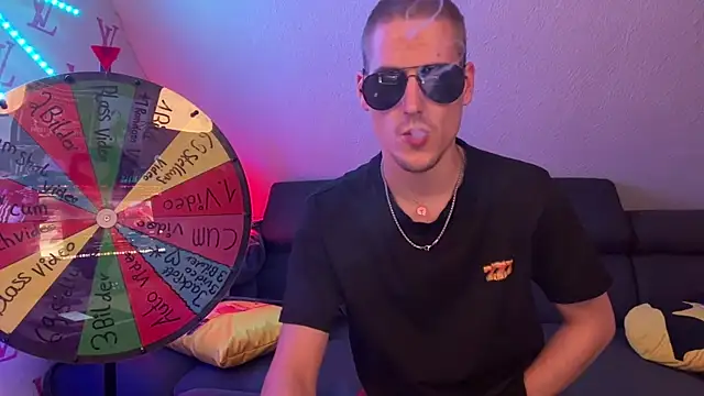 Cookieboy88 online show from 10-17-25, 08:55