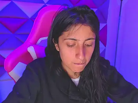 Snapshot of Cameron_cutte chatting on 12-19-25, 03:13 Cameron cutte online show from 12-19-25, 03:13