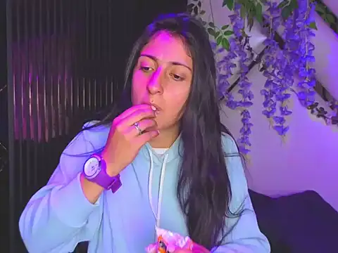 Snapshot of Cameron_cutte chatting on 12-20-25, 03:24 Cameron cutte online show from 12-20-25, 03:24