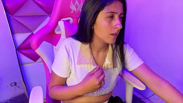 Snapshot of Cameron_cutte chatting on 02-11-26, 02:49 Cameron cutte online show from 02-11-26, 02:49