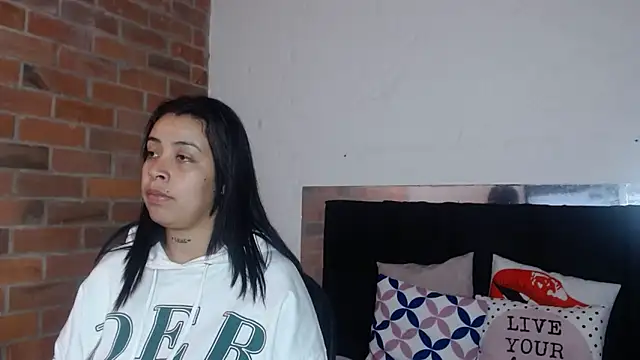 Snapshot of salome__hills1 chatting on 11-22-25, 01:32 salome hills1 online show from 11-22-25, 01:32