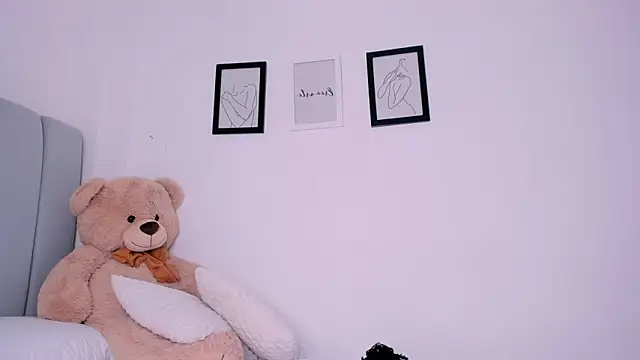 Snapshot of DannaHyde chatting on 01-28-25, 11:39 DannaHyde online show from 01-28-25, 11:39