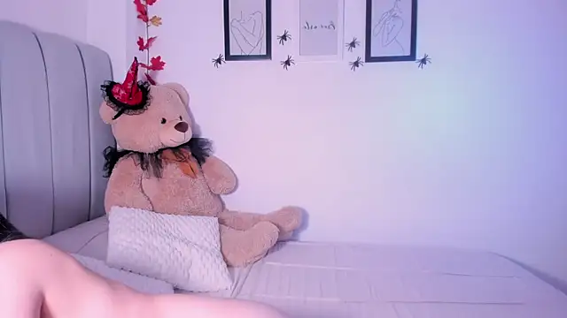 Snapshot of DannaHyde chatting on 10-02-25, 05:20 DannaHyde online show from 10-02-25, 05:20
