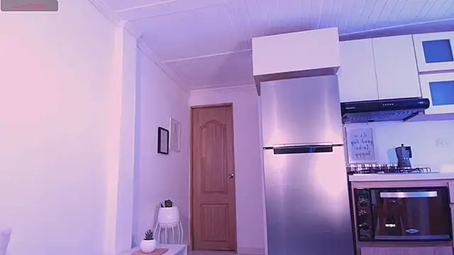 DannaHyde online show from 11-19-25, 06:19