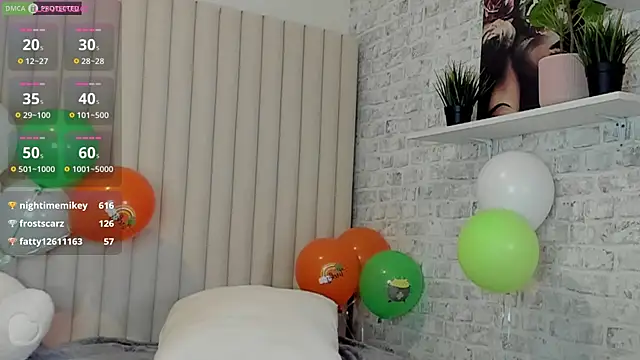 Snapshot of EmmaWarren chatting on 03-13-25, 11:41 EmmaWarren online show from 03-13-25, 11:41