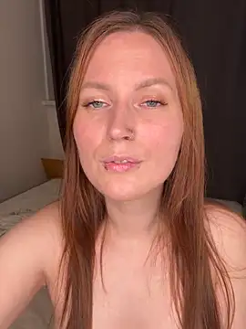 Snapshot of EmmaWarren chatting on 09-16-25, 05:36 EmmaWarren online show from 09-16-25, 05:36