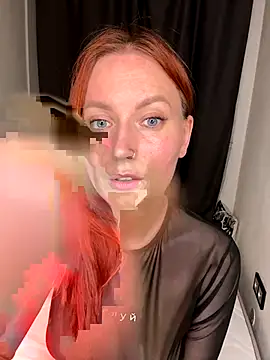 Snapshot of EmmaWarren chatting on 09-23-25, 05:05 EmmaWarren online show from 09-23-25, 05:05