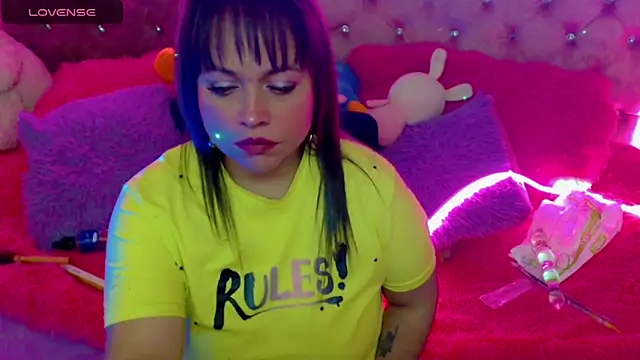 Snapshot of martina_bk chatting on 02-05-25, 04:16 martina bk online show from 02-05-25, 04:16