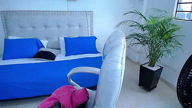 Chiqui milk  online show from 02-23-25, 12:37