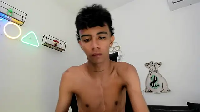 Snapshot of dikey_62 chatting on 02-10-25, 10:30 dikey 62 online show from 02-10-25, 10:30