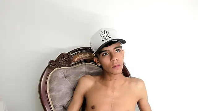 Snapshot of dikey_62 chatting on 02-19-25, 12:14 dikey 62 online show from 02-19-25, 12:14