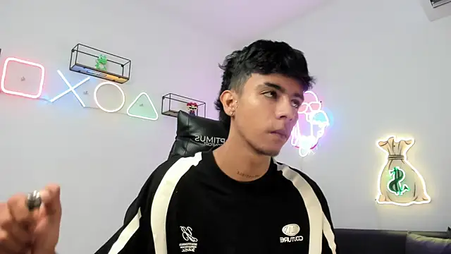 Snapshot of dikey_62 chatting on 03-10-25, 11:27 dikey 62 online show from 03-10-25, 11:27